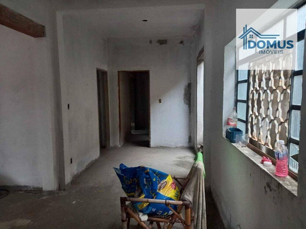 Casa à venda com 3 quartos, 220m² - Foto 1