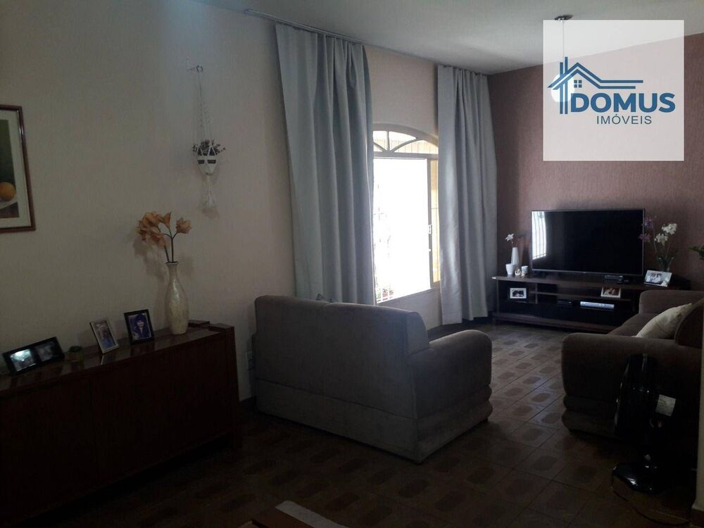 Casa à venda com 3 quartos, 194m² - Foto 4