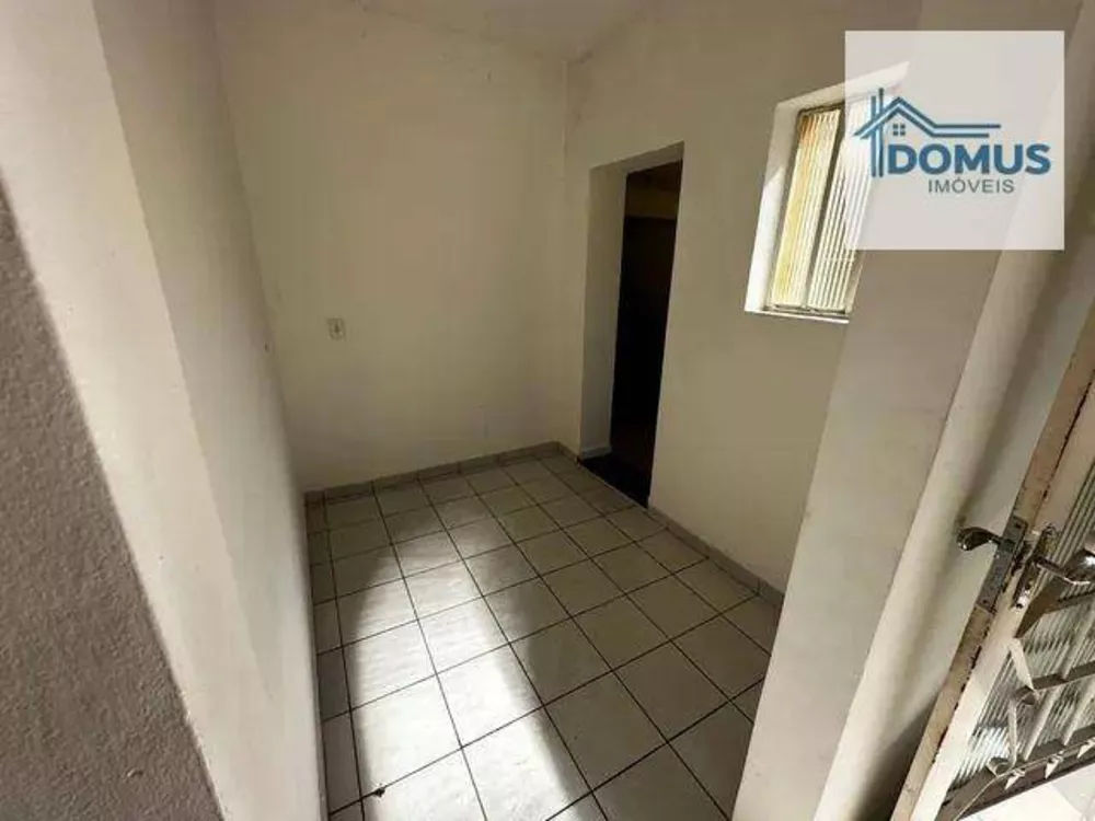 Casa à venda com 4 quartos, 135m² - Foto 2