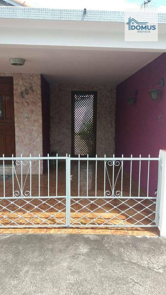 Casa à venda com 3 quartos, 131m² - Foto 1