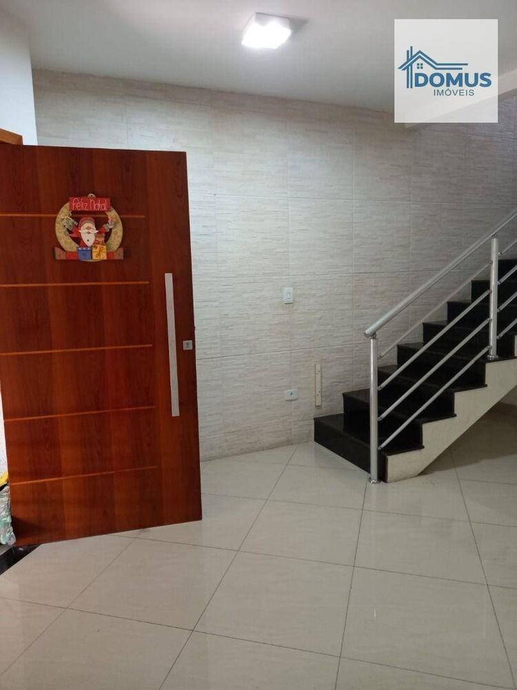 Casa à venda com 3 quartos, 239m² - Foto 1