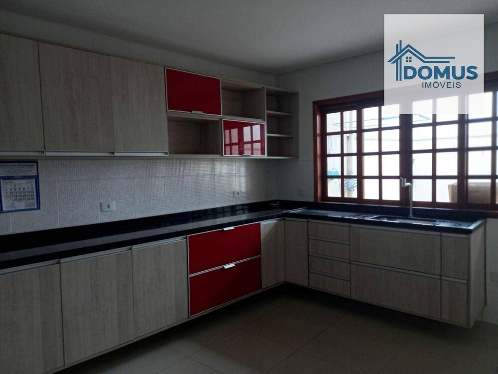Casa à venda com 3 quartos, 239m² - Foto 3