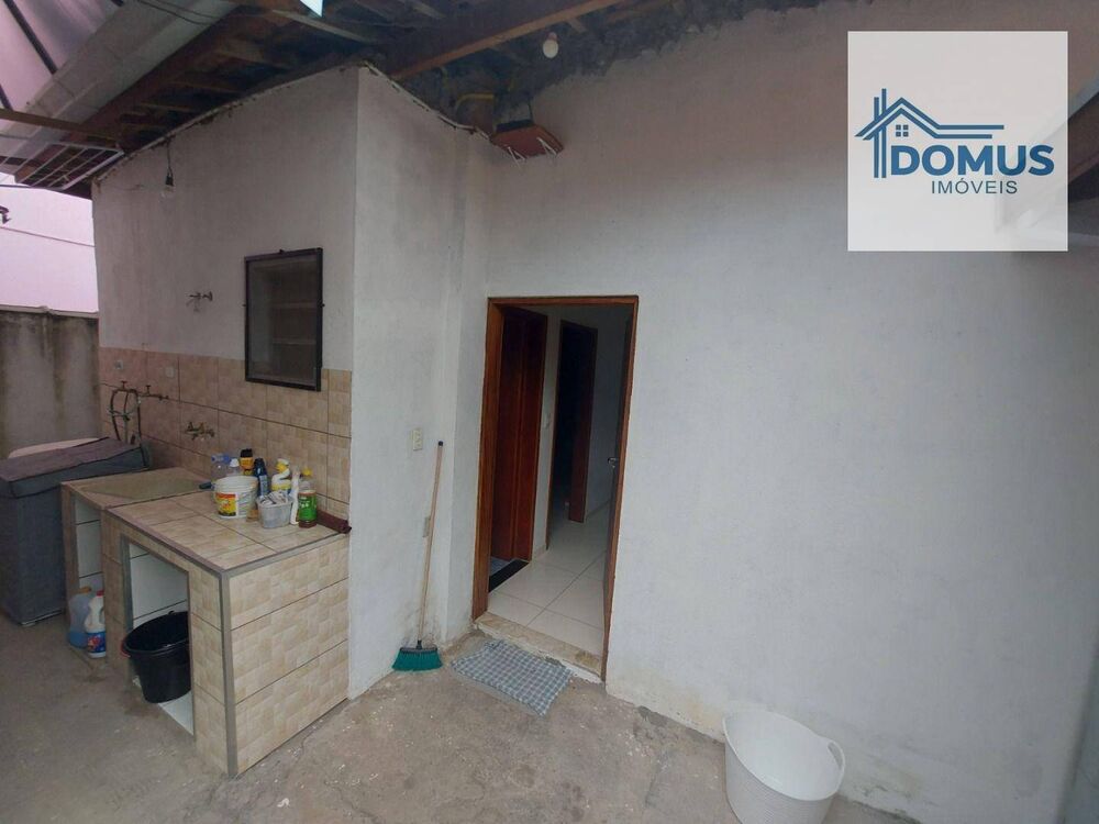 Casa à venda com 5 quartos, 166m² - Foto 4