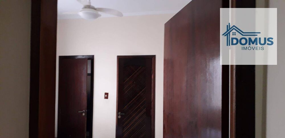 Casa, 4 quartos, 220 m² - Foto 1