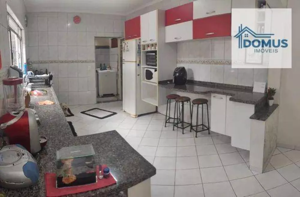 Sobrado à venda com 3 quartos, 252m² - Foto 4