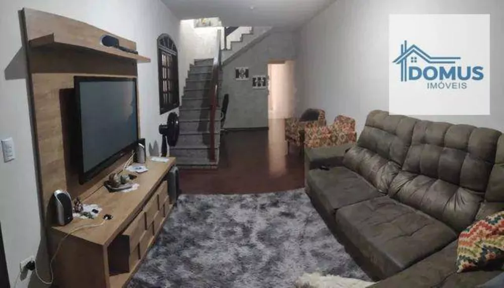 Sobrado à venda com 3 quartos, 252m² - Foto 1