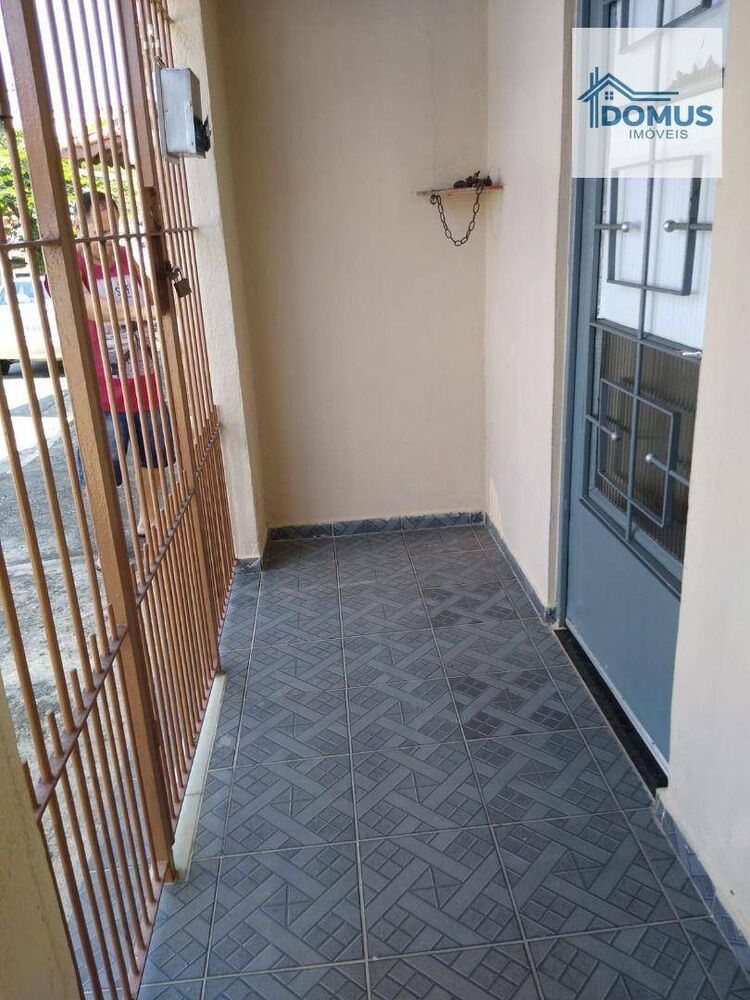 Casa à venda com 4 quartos, 98m² - Foto 1