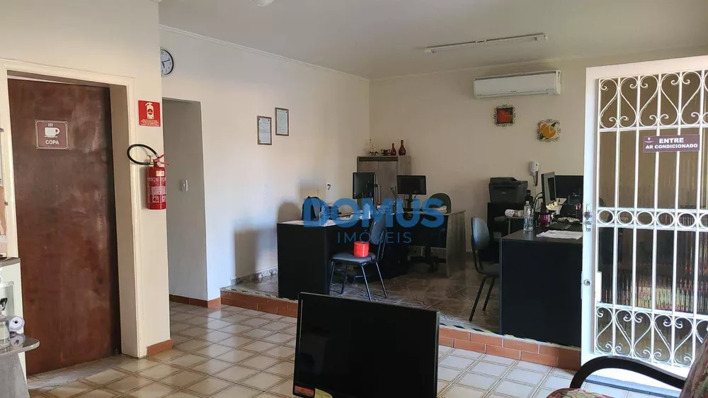 Casa à venda com 2 quartos, 162m² - Foto 1