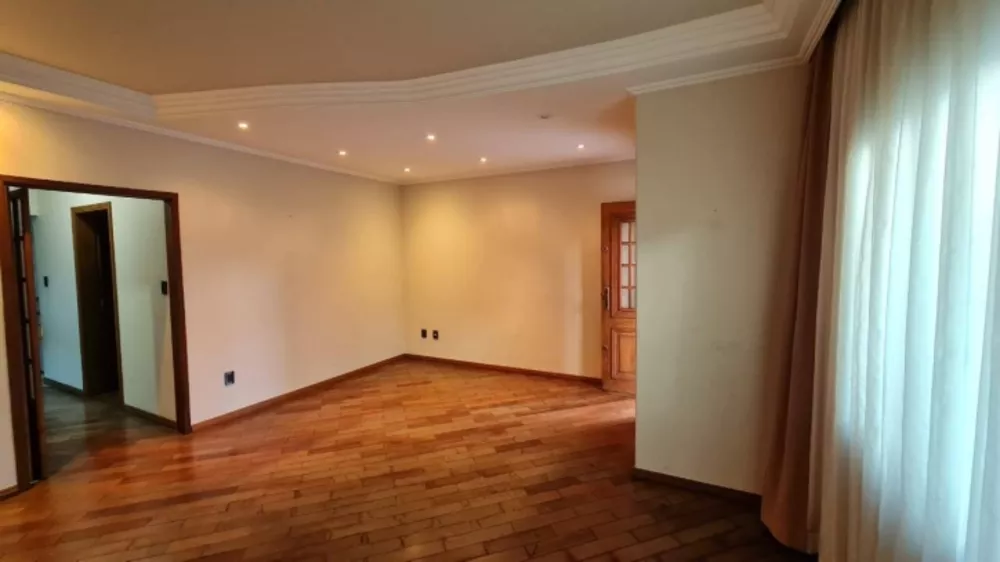 Casa à venda com 3 quartos, 337m² - Foto 2