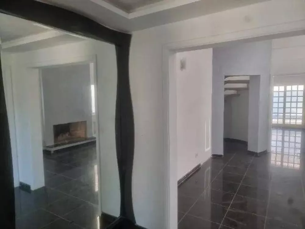 Casa para alugar com 4 quartos, 360m² - Foto 2