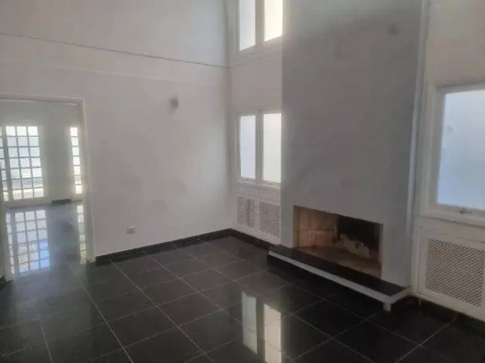 Casa para alugar com 4 quartos, 360m² - Foto 1