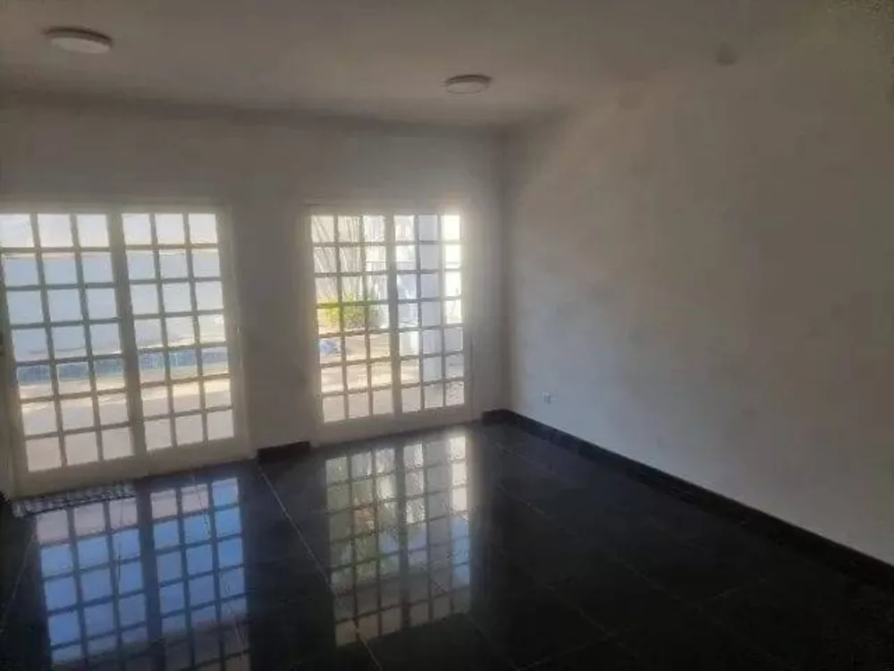 Casa para alugar com 4 quartos, 360m² - Foto 3