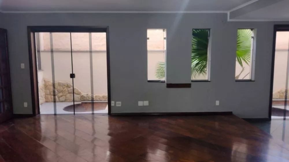 Sobrado à venda com 3 quartos, 411m² - Foto 1