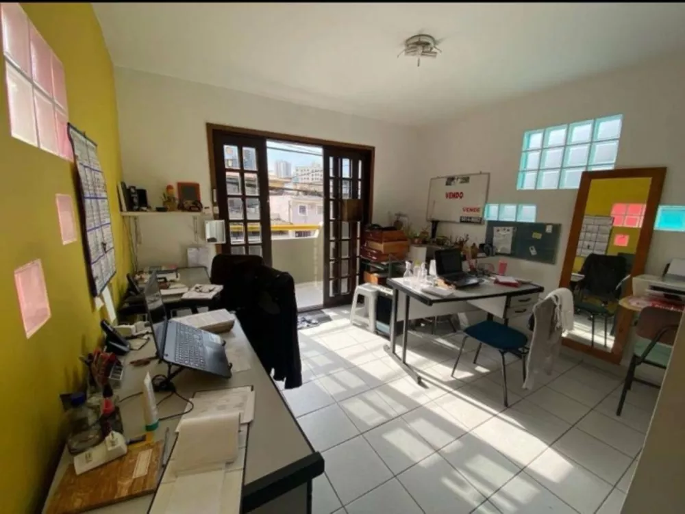 Sobrado à venda com 6 quartos, 208m² - Foto 1