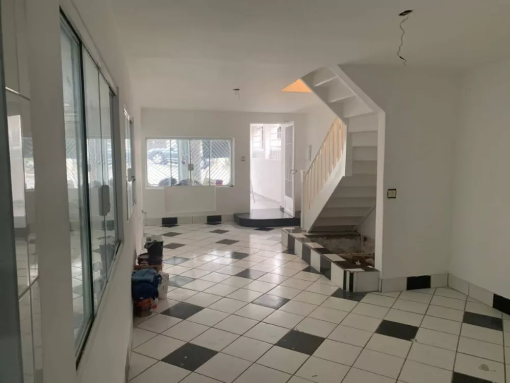 Casa à venda com 4 quartos, 255m² - Foto 1