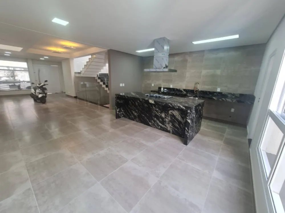 Sobrado, 3 quartos, 300 m² - Foto 1