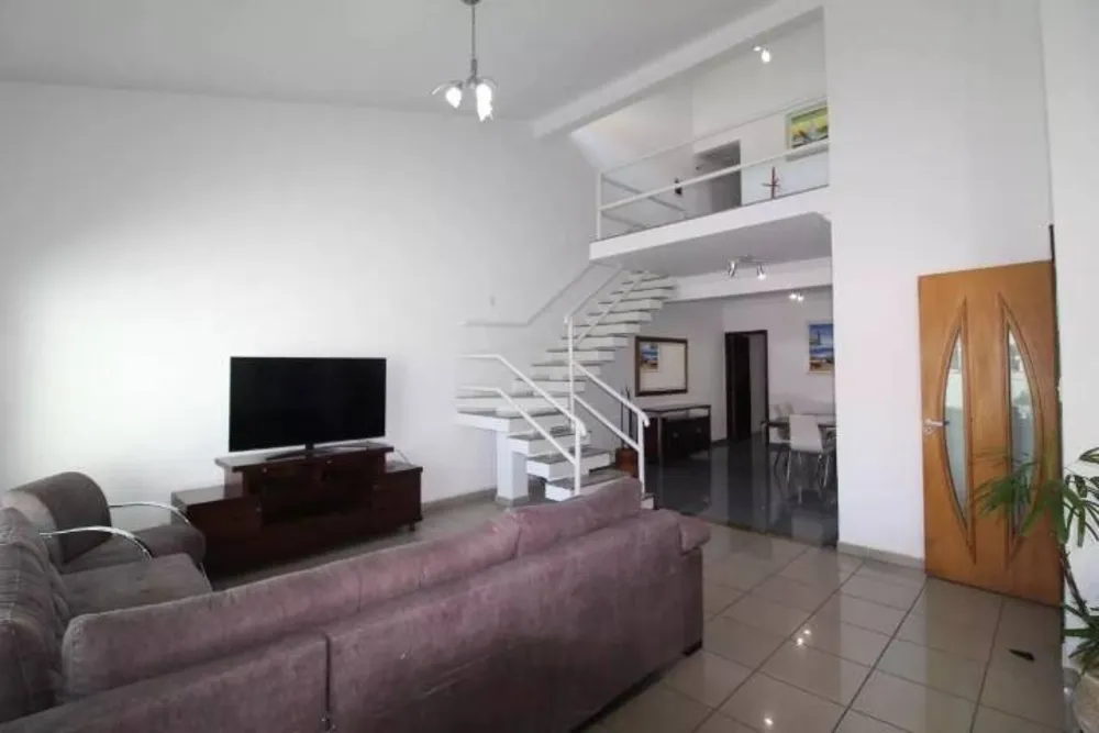 Sobrado, 5 quartos, 350 m² - Foto 1