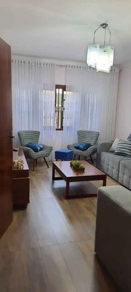 Casa, 3 quartos, 224 m² - Foto 1