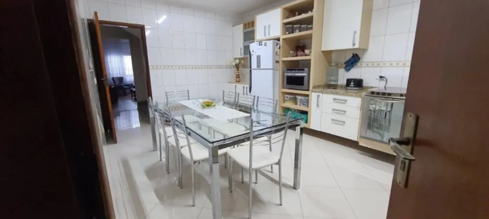 Casa, 3 quartos, 224 m² - Foto 2