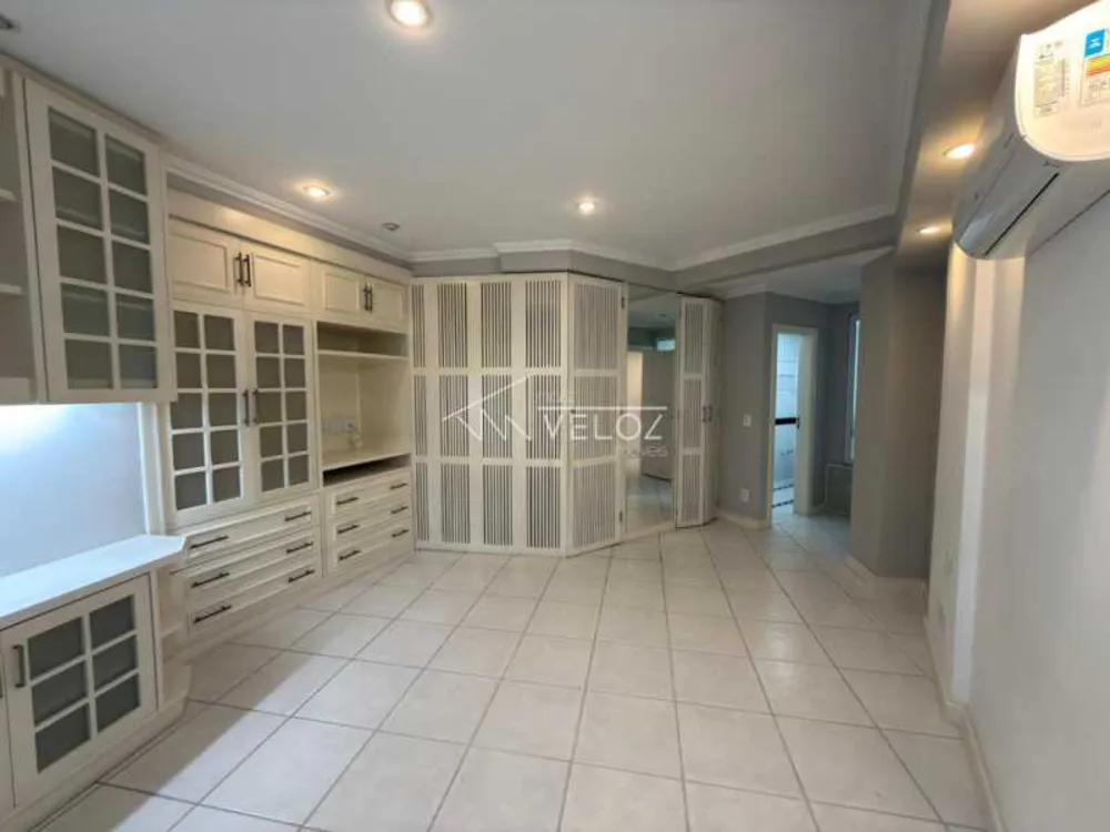 Apartamento, 3 quartos, 216 m² - Foto 2