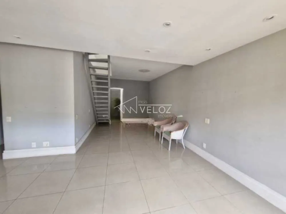 Cobertura, 3 quartos, 222 m² - Foto 2
