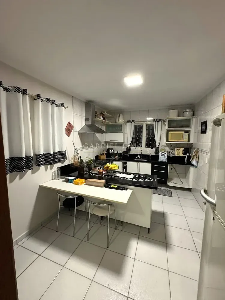 Casa, 3 quartos, 250 m² - Foto 8