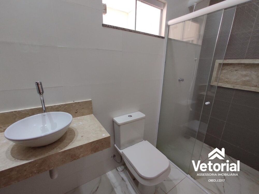 Casa à venda com 2 quartos, 180m² - Foto 2