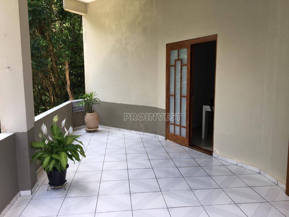 Casa de Condomínio à venda com 4 quartos, 300m² - Foto 1