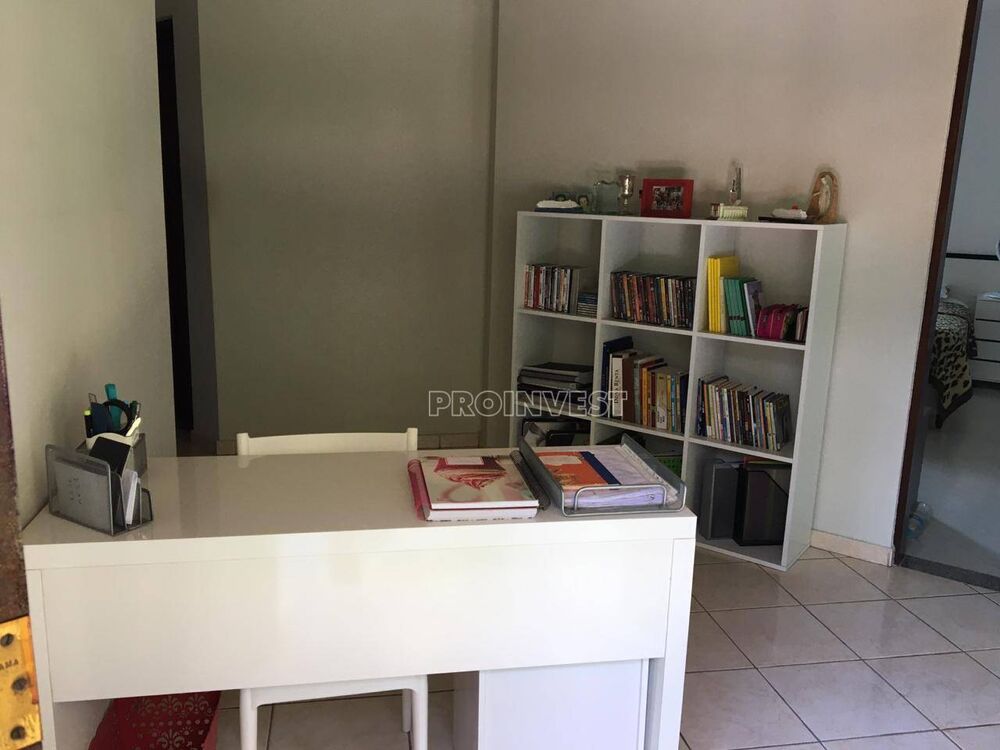 Casa de Condomínio à venda com 4 quartos, 300m² - Foto 2