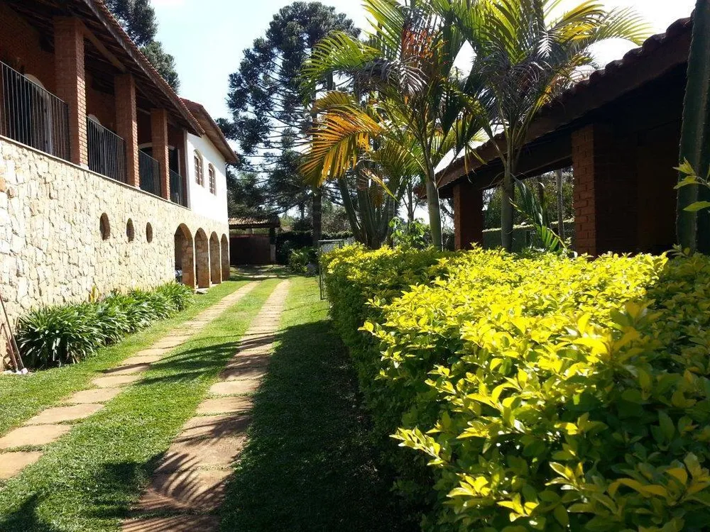 Chácara, 4 quartos, 2400 m² - Foto 1