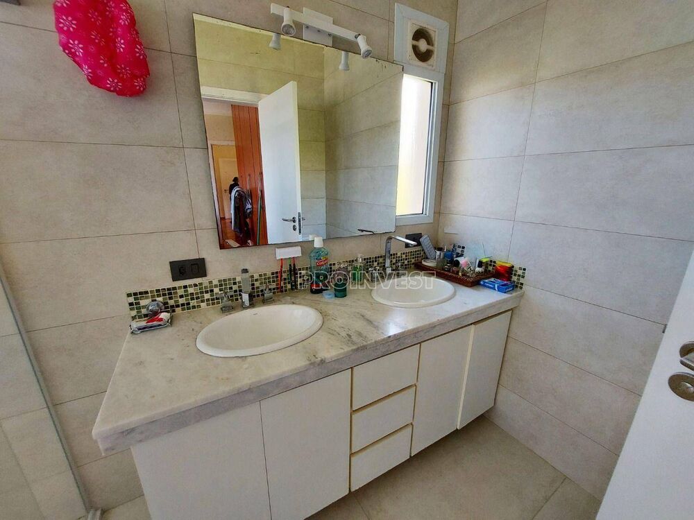 Casa de Condomínio à venda com 4 quartos, 300m² - Foto 2