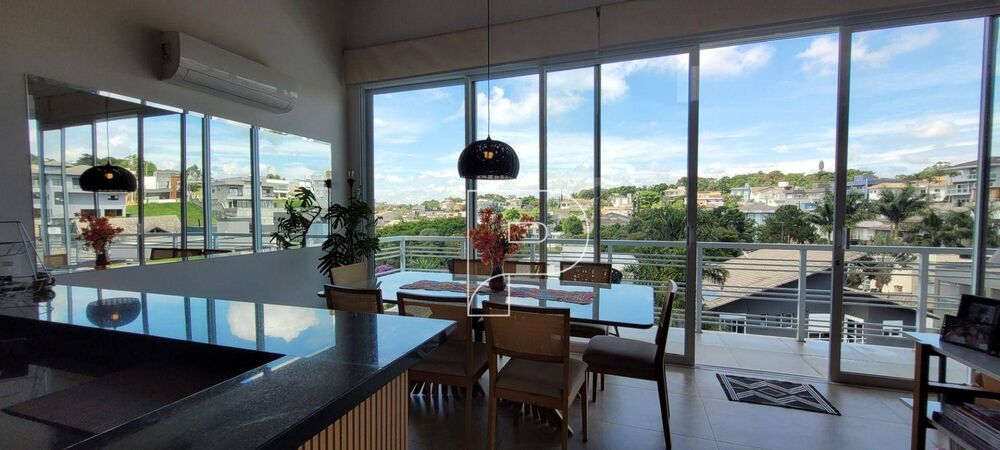 Casa de Condomínio à venda com 4 quartos, 360m² - Foto 1