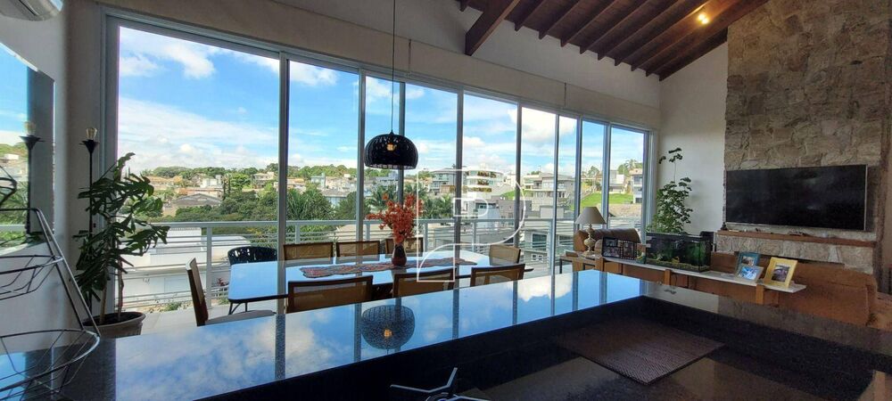 Casa de Condomínio à venda com 4 quartos, 360m² - Foto 2