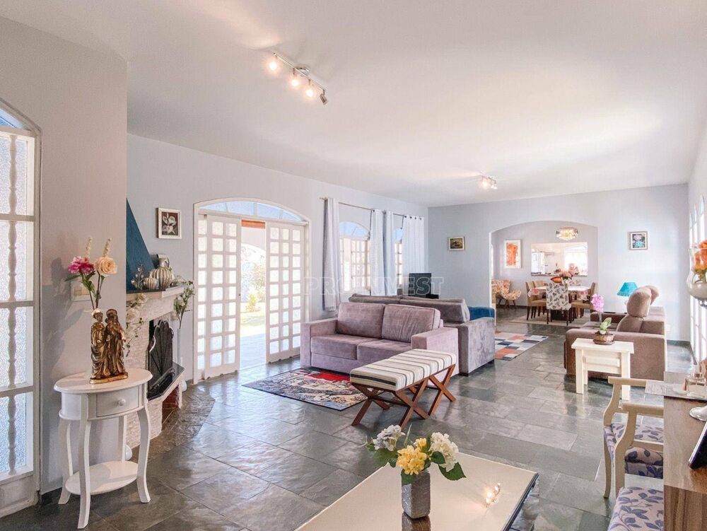 Casa de Condomínio à venda com 4 quartos, 390m² - Foto 1
