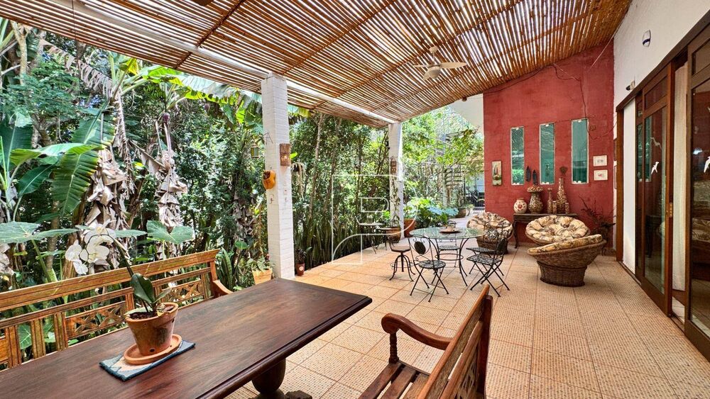 Casa à venda com 3 quartos, 600m² - Foto 2