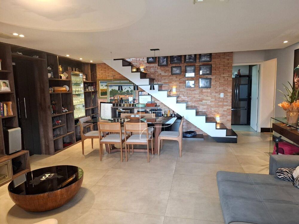 Apartamento, 3 quartos, 233 m² - Foto 1