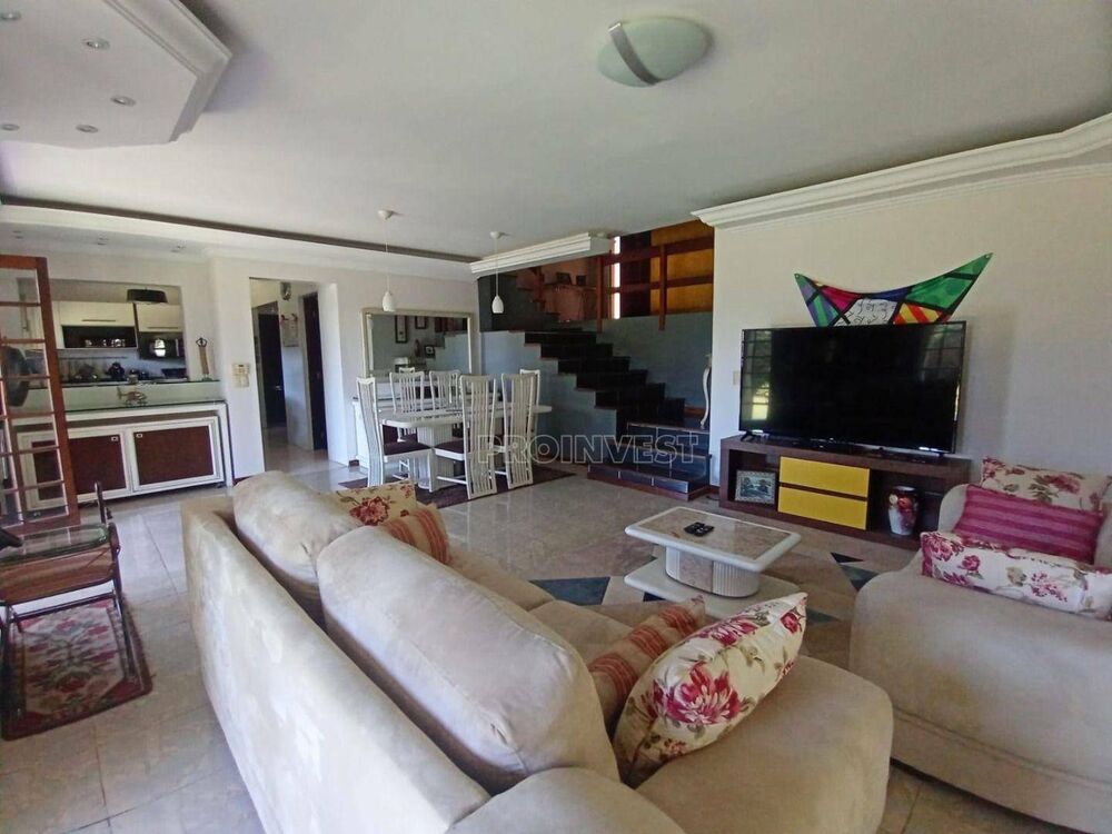 Casa de Condomínio à venda com 4 quartos, 234m² - Foto 2