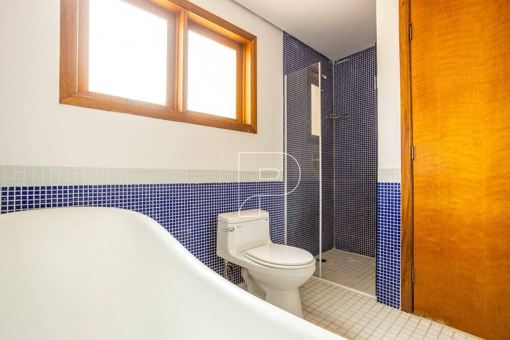 Casa de Condomínio à venda com 4 quartos, 350m² - Foto 2