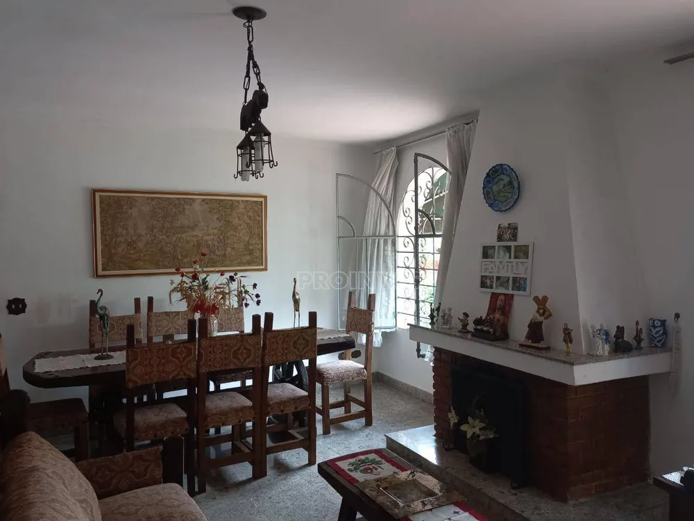 Casa, 3 quartos, 236 m² - Foto 1