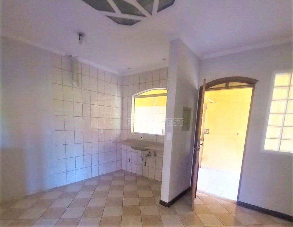 Casa de Condomínio à venda com 4 quartos, 300m² - Foto 2