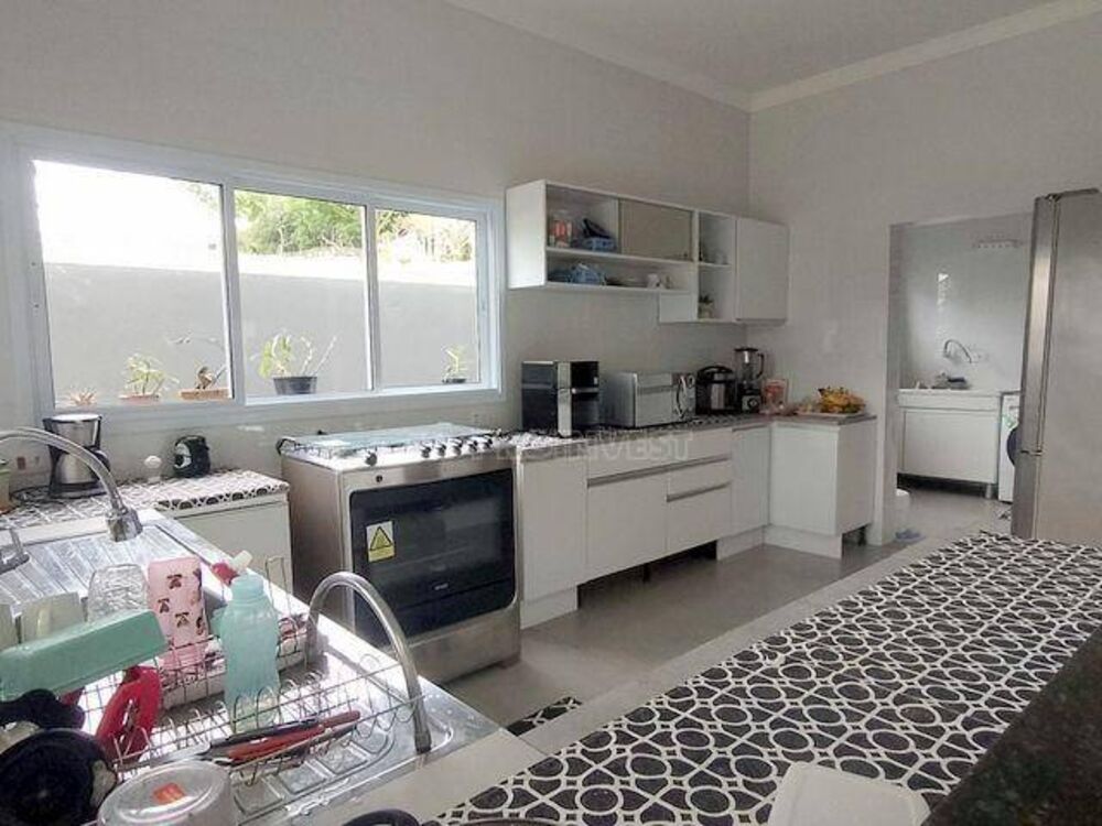 Casa de Condomínio à venda com 3 quartos, 249m² - Foto 2