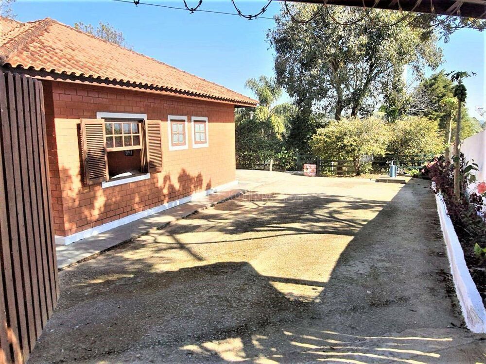 Chácara à venda com 5 quartos, 300m² - Foto 1