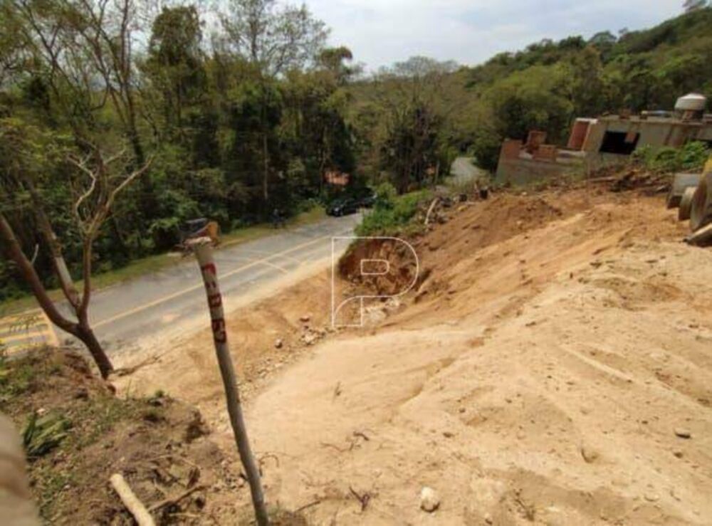 Casa de Condomínio à venda com 3 quartos, 217m² - Foto 3