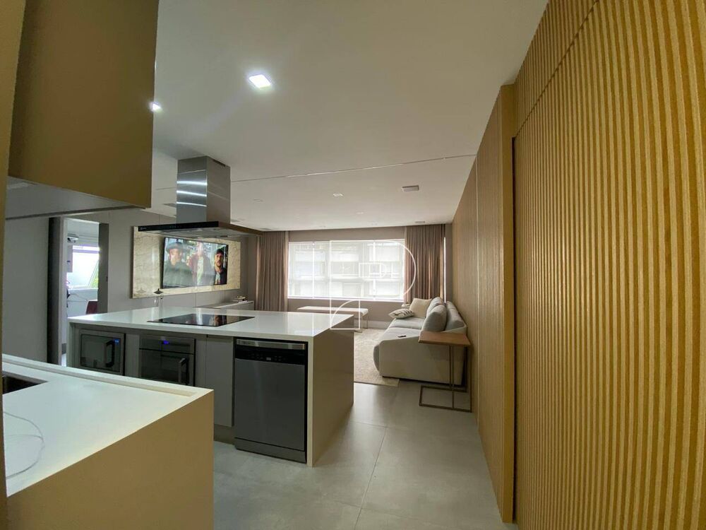 Apartamento à venda com 3 quartos, 248m² - Foto 2