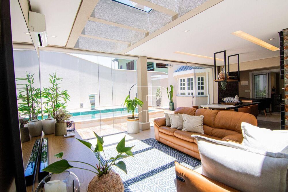 Casa de Condomínio à venda com 4 quartos, 358m² - Foto 1