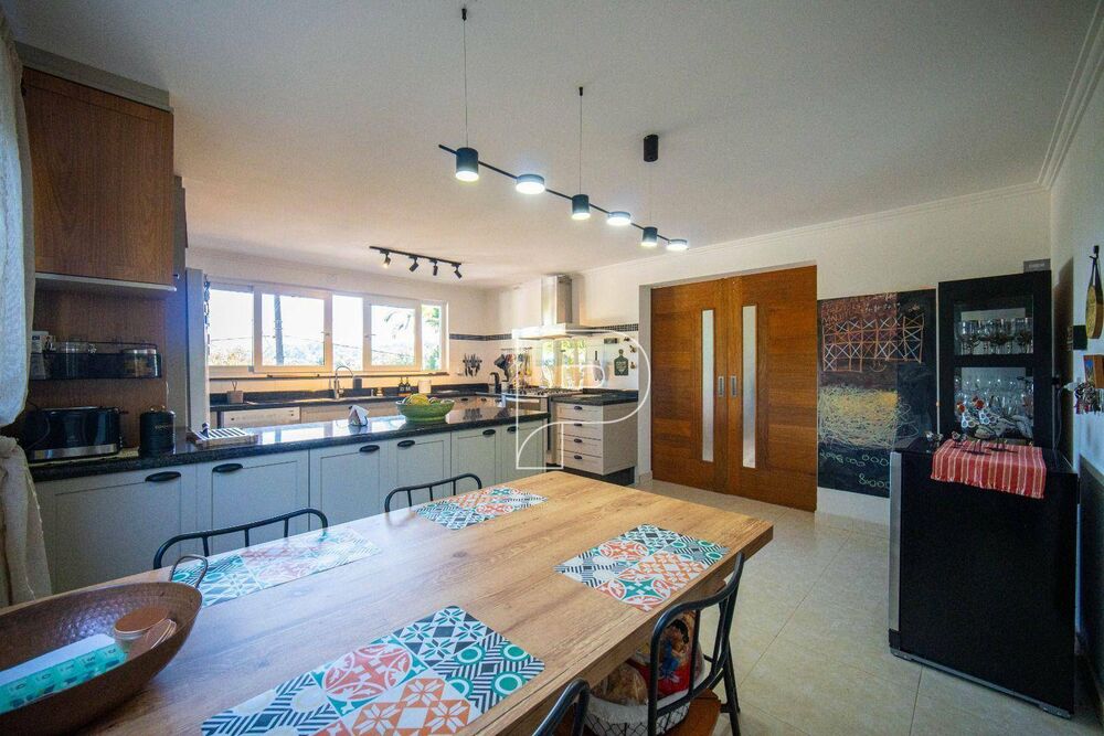 Casa de Condomínio à venda com 4 quartos, 450m² - Foto 3