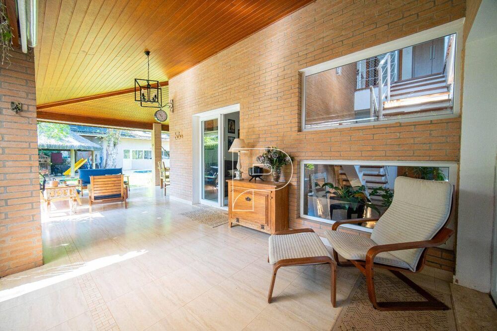 Casa de Condomínio à venda com 4 quartos, 450m² - Foto 1