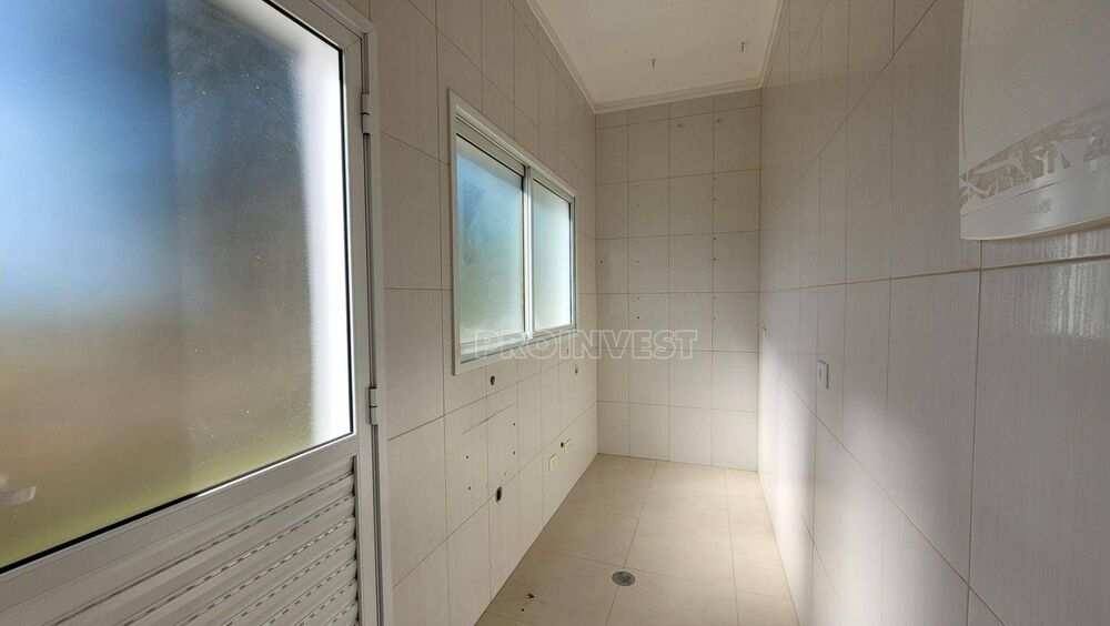 Casa de Condomínio à venda e aluguel com 3 quartos, 213m² - Foto 2
