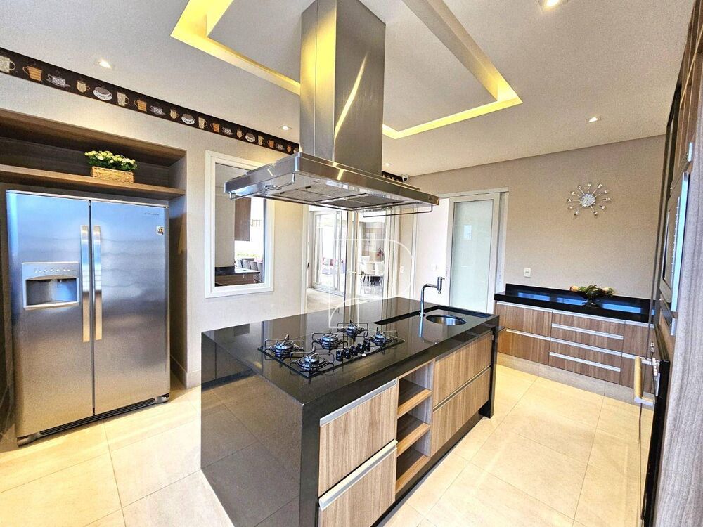 Casa de Condomínio à venda e aluguel com 5 quartos, 550m² - Foto 2