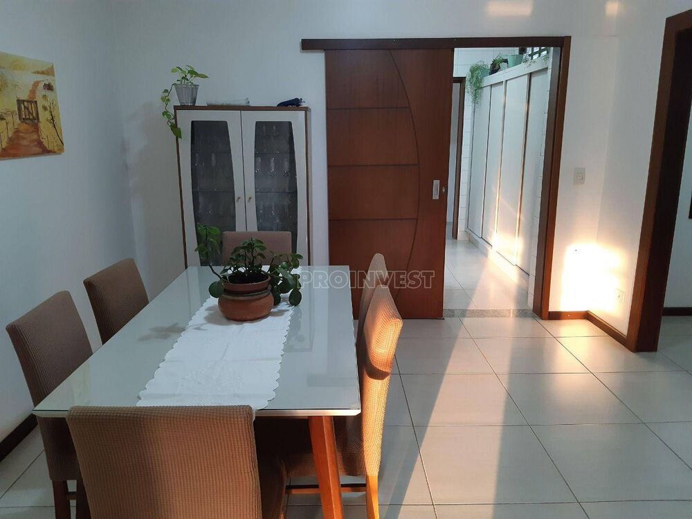 Casa, 3 quartos, 323 m² - Foto 1